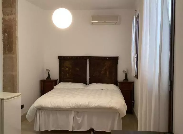 Aamiaismajoitus (B&B) Crispi 10