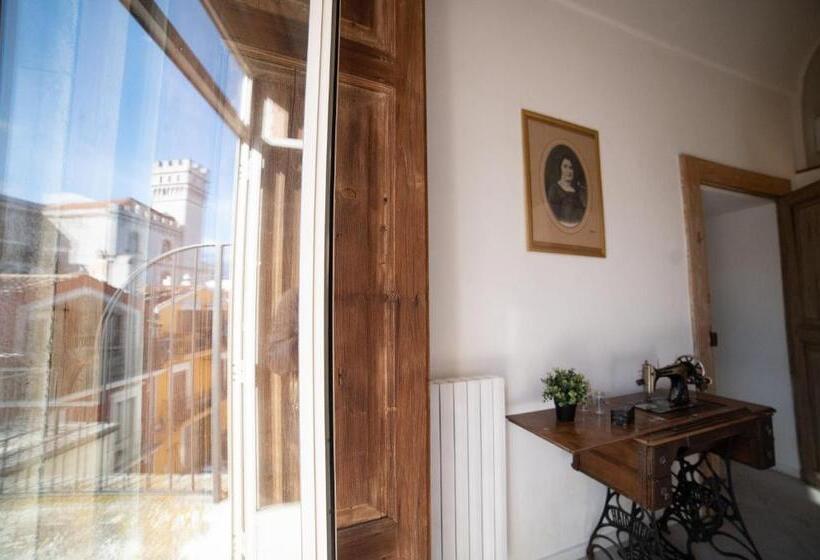 تختخواب و صبحانه Donna Elena