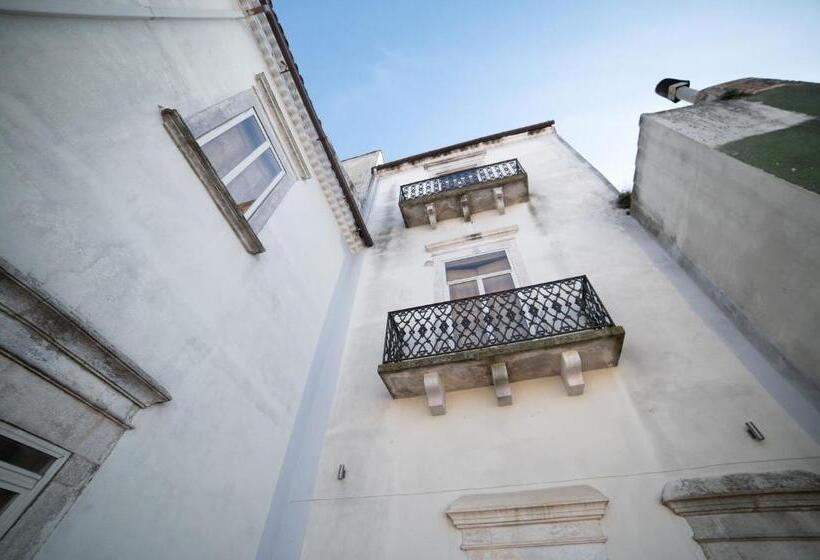 تختخواب و صبحانه Donna Elena