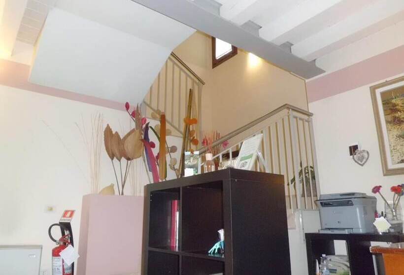 تختخواب و صبحانه Sweet Home