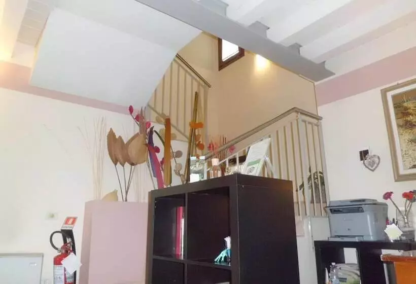 تختخواب و صبحانه Sweet Home