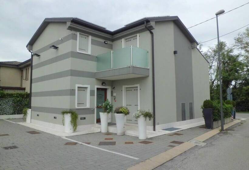 تختخواب و صبحانه Sweet Home