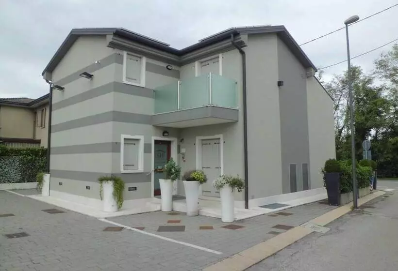 تختخواب و صبحانه Sweet Home