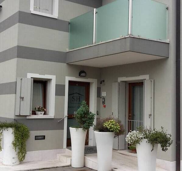 تختخواب و صبحانه Sweet Home