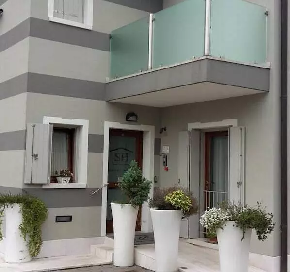 تختخواب و صبحانه Sweet Home