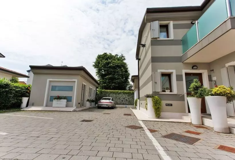 تختخواب و صبحانه Sweet Home