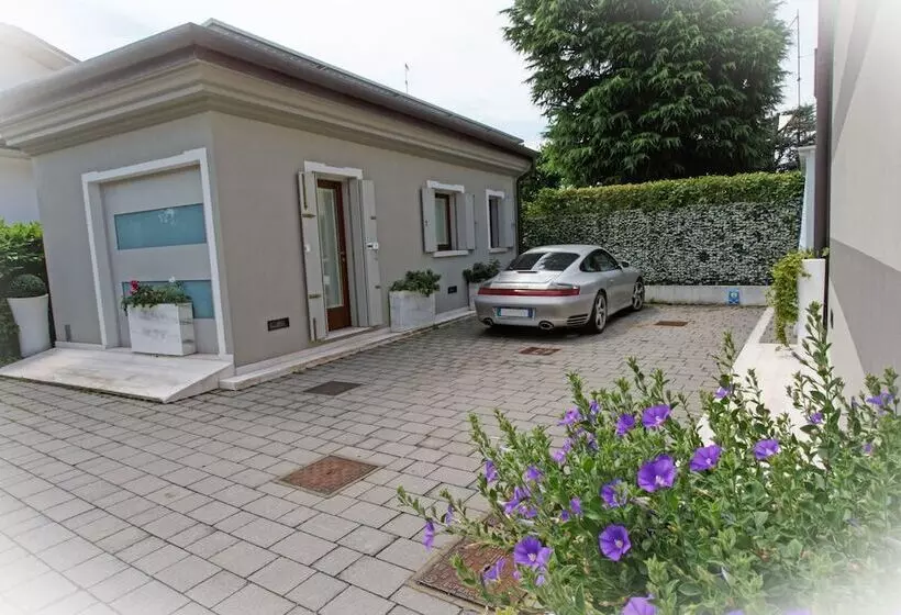 تختخواب و صبحانه Sweet Home