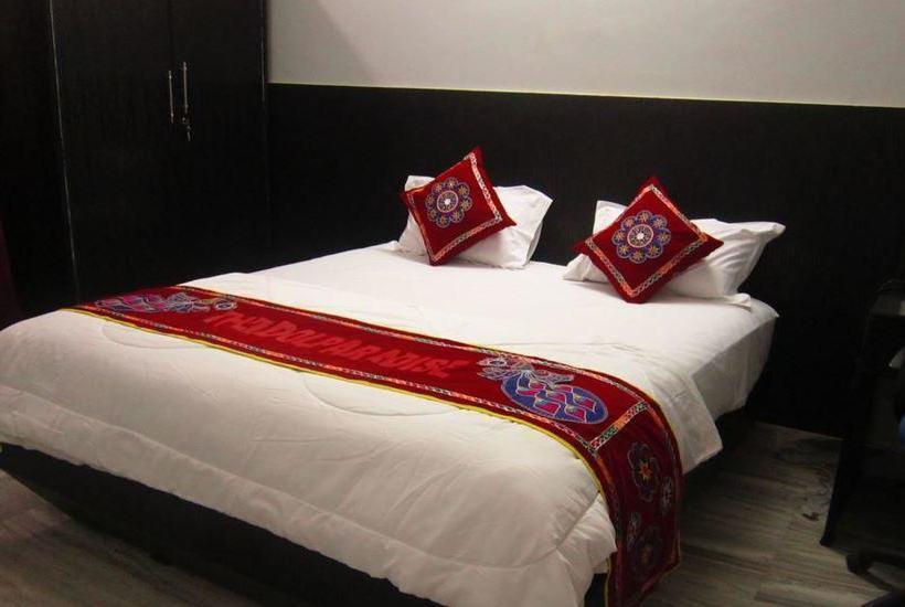 تختخواب و صبحانه The Idol Paradise