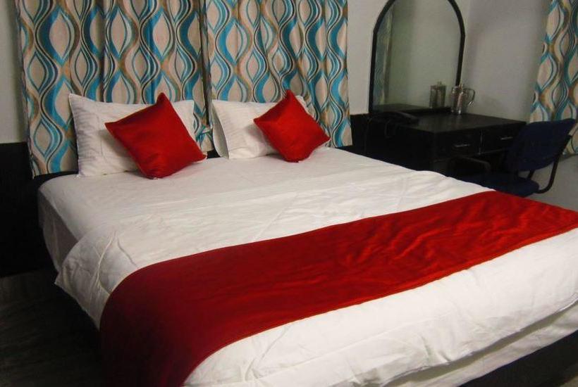 تختخواب و صبحانه The Idol Paradise