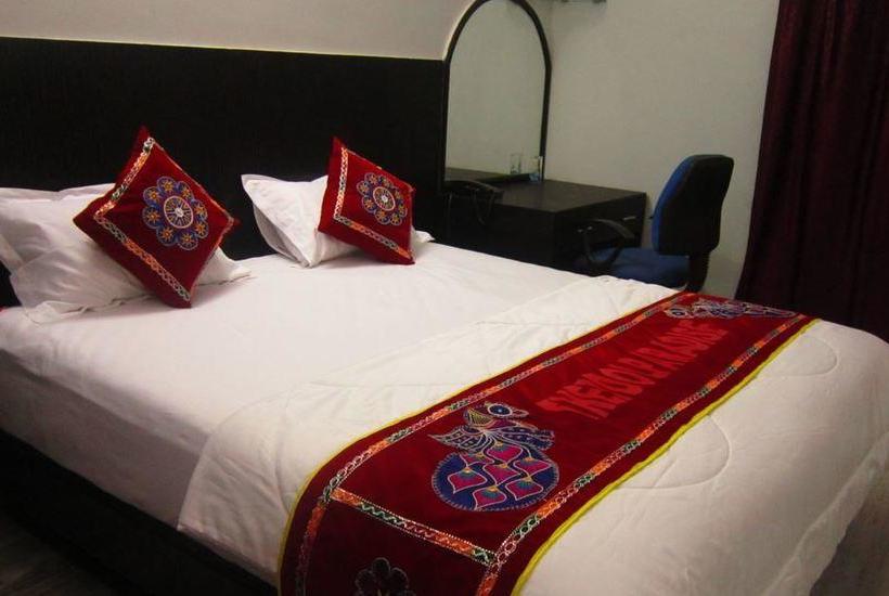 تختخواب و صبحانه The Idol Paradise