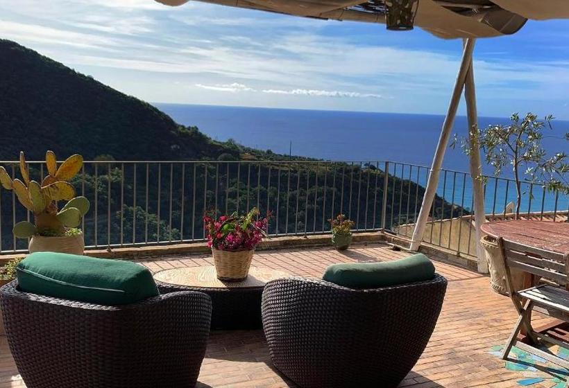 فندق Albergo Diffuso Ecobelmonte