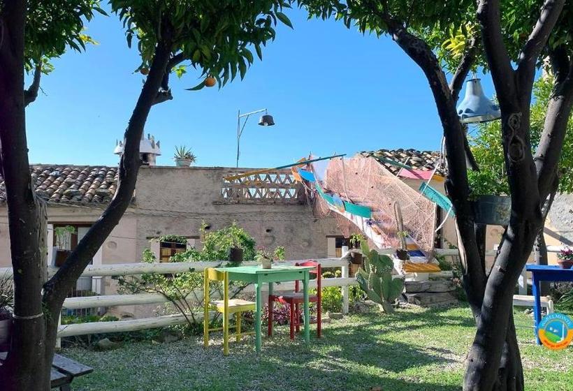 فندق Albergo Diffuso Ecobelmonte