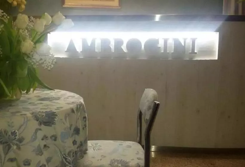 ホテル Ambrogini