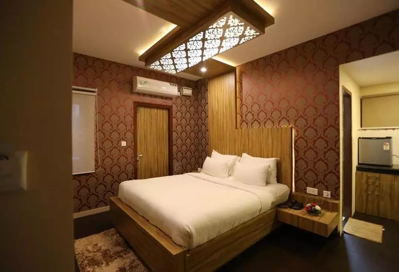ホテル Fab Grand Savoury Suites