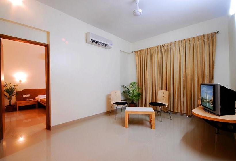 ホテル New Holiday Plaza