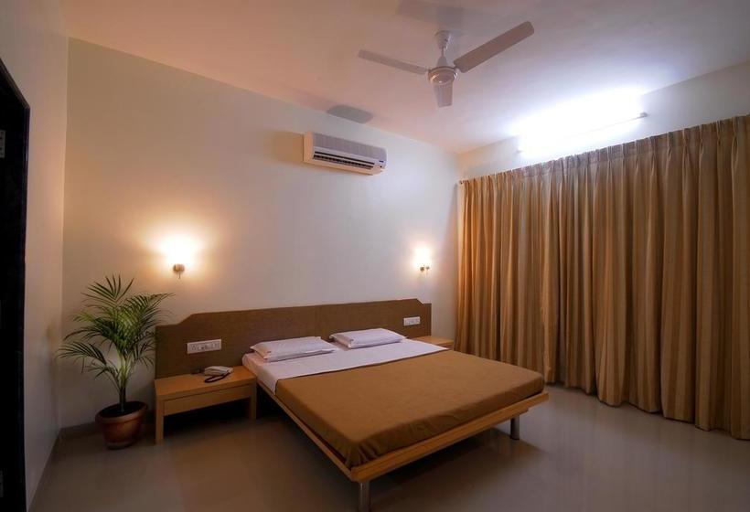 ホテル New Holiday Plaza