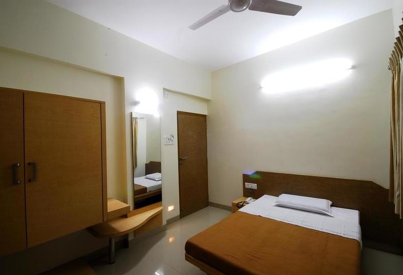 ホテル New Holiday Plaza