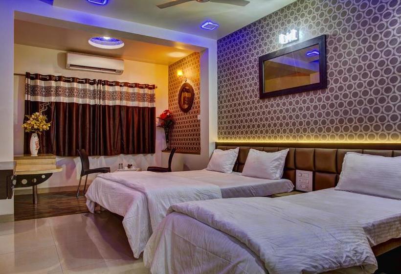 ホテル New Holiday Plaza