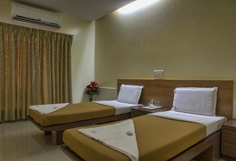 ホテル New Holiday Plaza