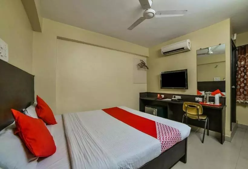 ホテル Oyo Rooms Red Hills