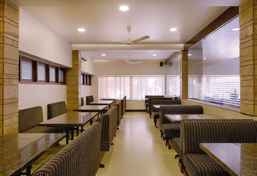 فندق Priyadarshini Pride