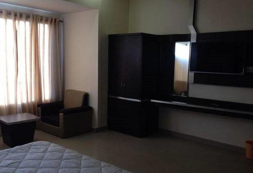 בית מלון כפרי Sitara International