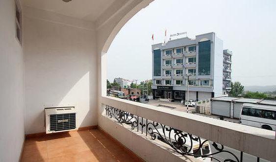 בית מלון כפרי Sitara International