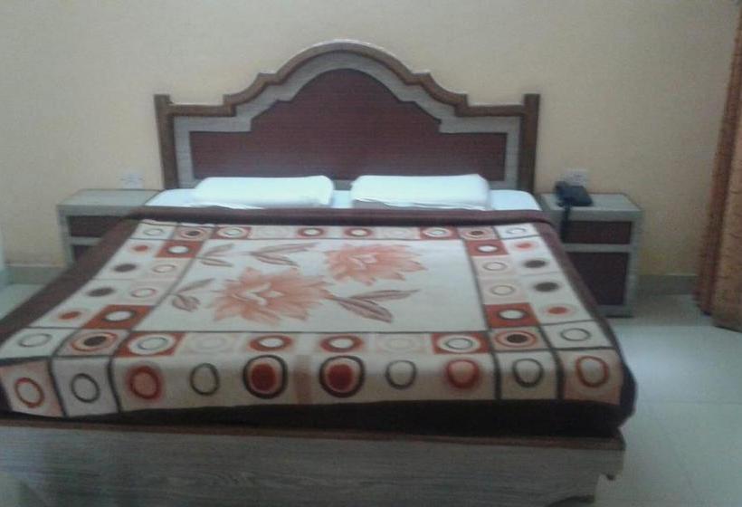 בית מלון כפרי Sitara International