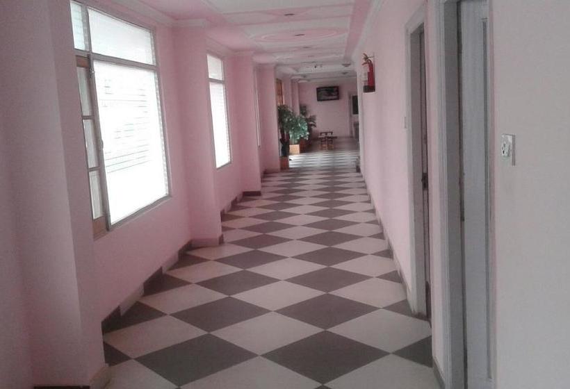 בית מלון כפרי Sitara International