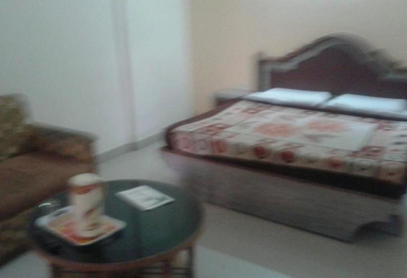 בית מלון כפרי Sitara International