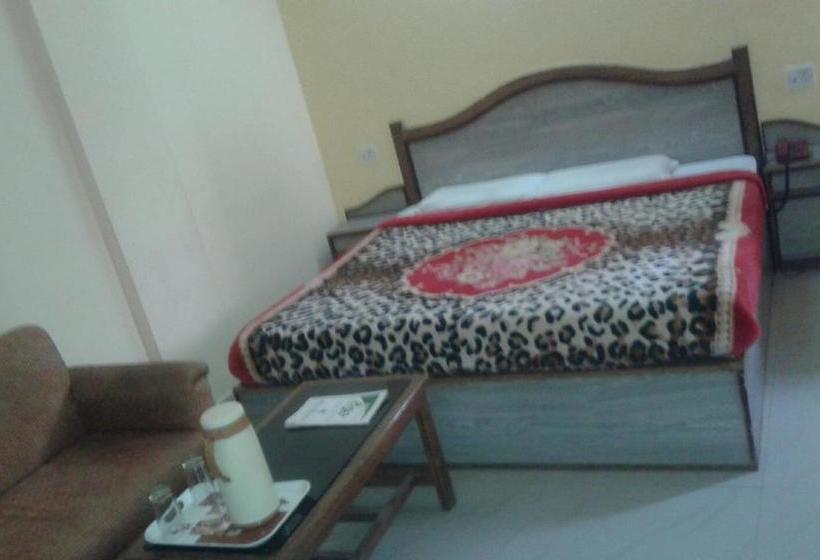 בית מלון כפרי Sitara International