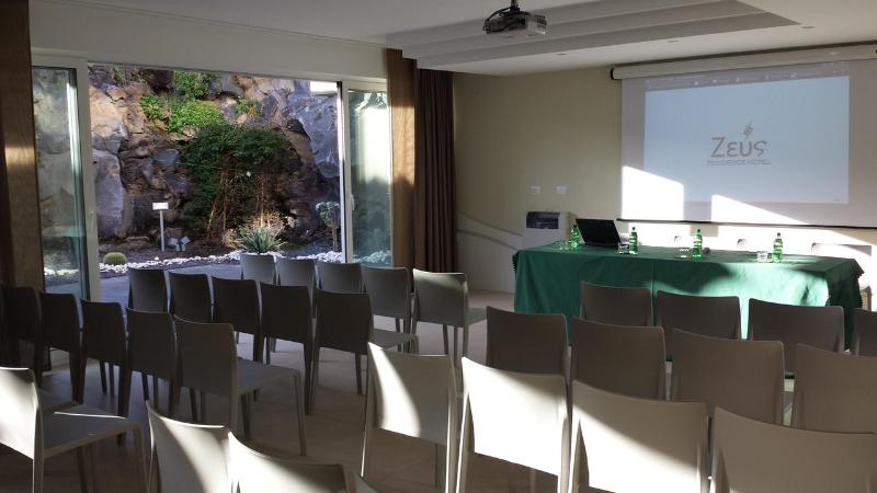 Zeus Hotel   Aparthotel   Meeting & Congress