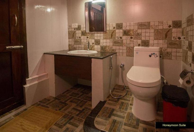 استراحتگاه Varkala Marine Palace