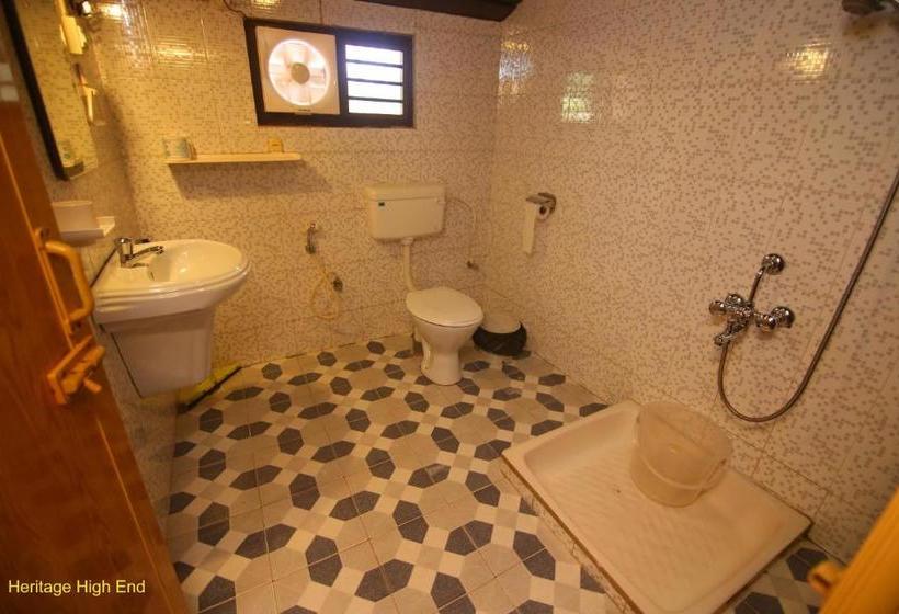 استراحتگاه Varkala Marine Palace