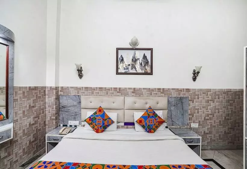 Fabhotel Sarwan