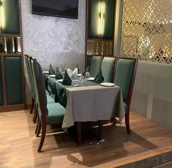 Green Hotel & Restaurant