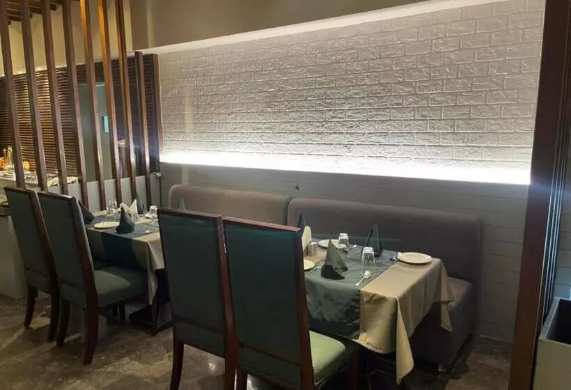 Green Hotel & Restaurant