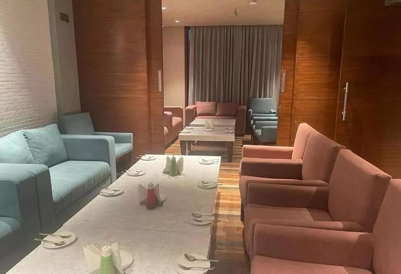 Green Hotel & Restaurant