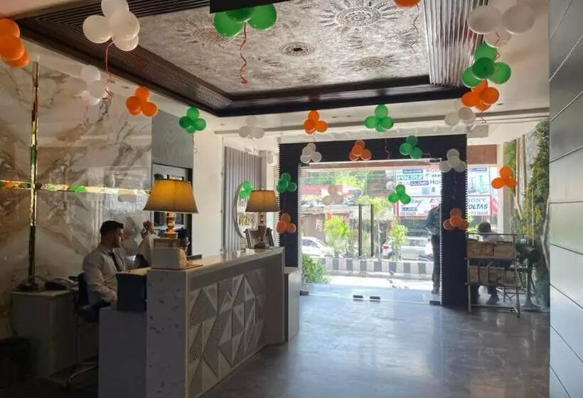 Green Hotel & Restaurant