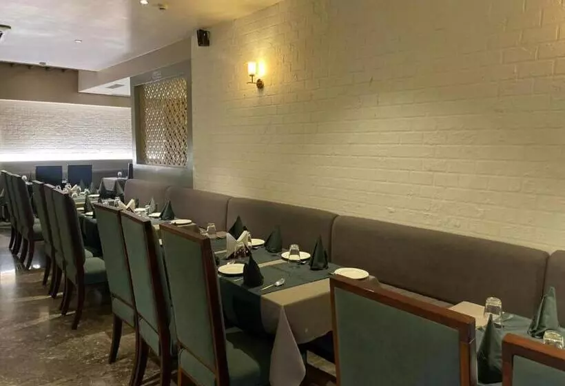 Green Hotel & Restaurant