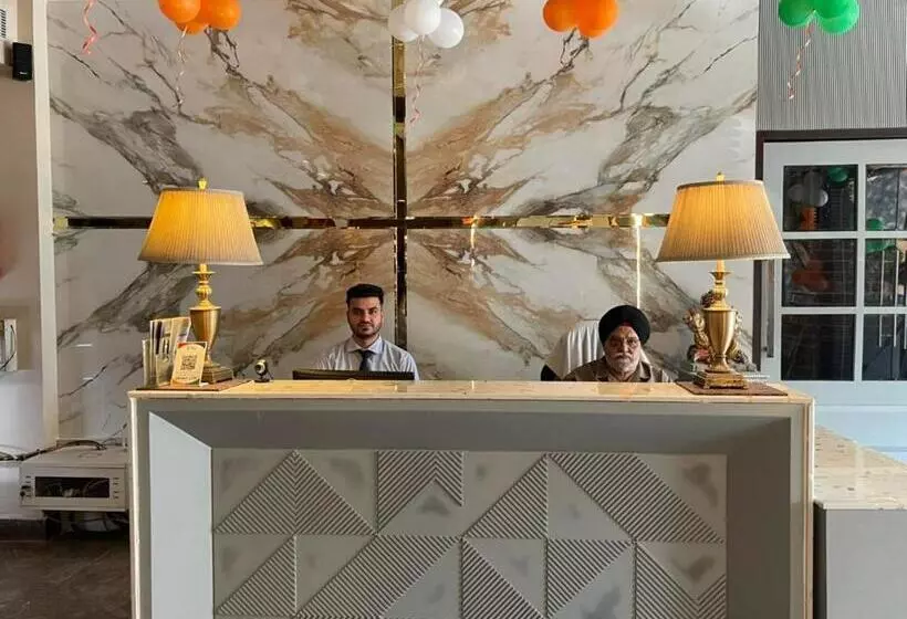 Green Hotel & Restaurant