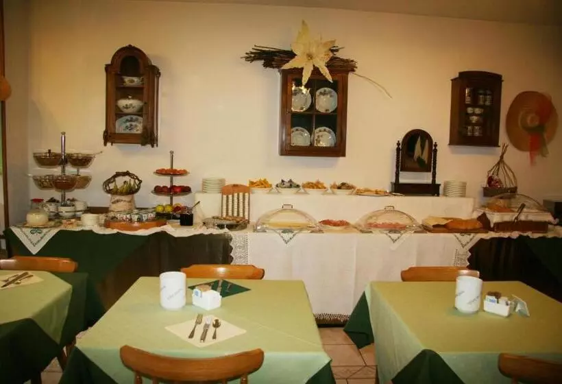 ホテル Albergo Garnì Cavento