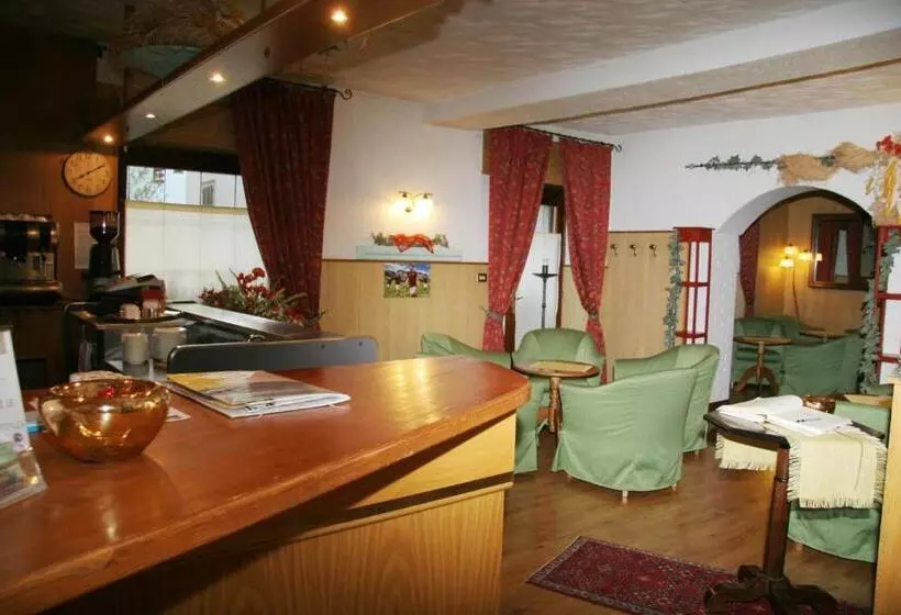 ホテル Albergo Garnì Cavento
