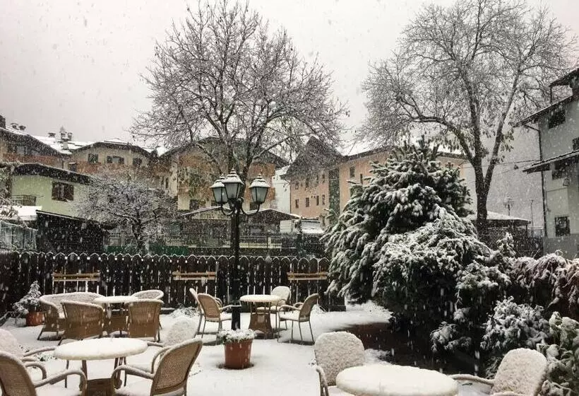 ホテル Albergo Garnì Cavento