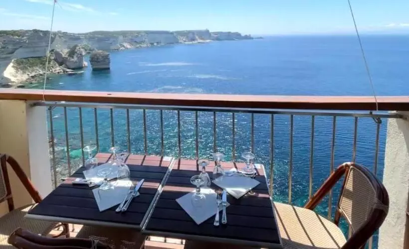 Hotelli Colomba Hôtel Centre Ville Historique