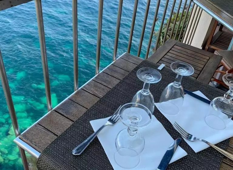 Hotelli Colomba Hôtel Centre Ville Historique