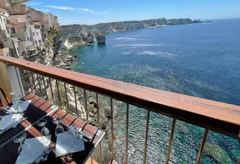 Hotelli Colomba Hôtel Centre Ville Historique