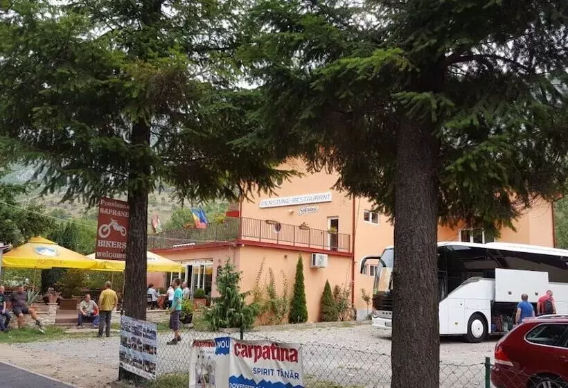 Hotelli Pensiune Safrane