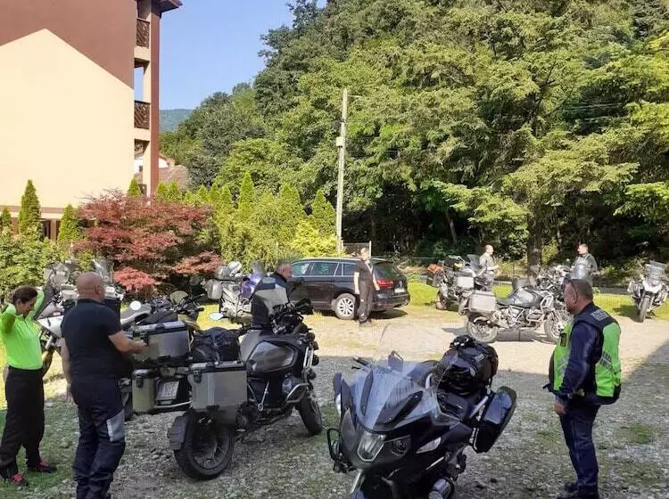 Hotelli Pensiune Safrane