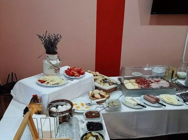 Hotelli Pensiune Safrane